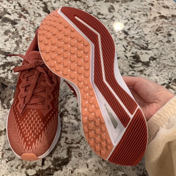 NWT Nike Air Zoom Winflo 6 Women size 6 - Picture 3 of 5